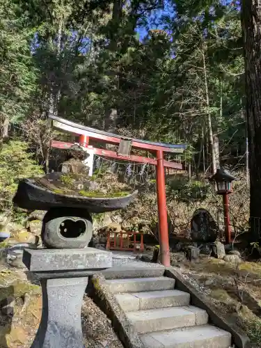日光二荒山神社の{uncategorized: "未分類", other: "その他", undefined: "問題あり", building: "その他建物", grave: "お墓", sacred_gate: "鳥居", guardian: "狛犬", statue: "像", buddha: "仏像", history: "歴史", nature: "自然", garden: "庭園", animal: "動物", pagoda: "塔", temizu: "手水舎", mountain_gate: "山門・神門", sanctuary: "本殿・本堂", subordinate: "末社・摂社", art: "芸術", scenery: "景色", jizo: "地蔵", ema: "絵馬", goshuin: "御朱印", omikuji: "おみくじ", items: "授与品その他", amulet: "お守り", goshuincho: "御朱印帳", eats: "食事", festival: "お祭り", votive_dance: "神楽", shichigosan: "七五三参", wedding: "結婚式", experience: "体験その他", initially: "初詣", around: "周辺", anti_infection: "感染症対策"}