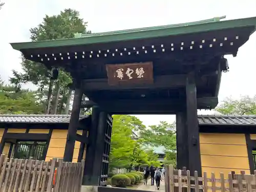豪徳寺の山門・神門