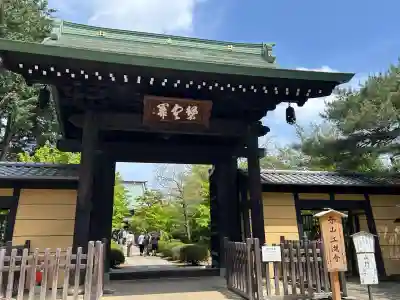 豪徳寺の{uncategorized: "未分類", other: "その他", undefined: "問題あり", building: "その他建物", grave: "お墓", sacred_gate: "鳥居", guardian: "狛犬", statue: "像", buddha: "仏像", history: "歴史", nature: "自然", garden: "庭園", animal: "動物", pagoda: "塔", temizu: "手水舎", mountain_gate: "山門・神門", sanctuary: "本殿・本堂", subordinate: "末社・摂社", art: "芸術", scenery: "景色", jizo: "地蔵", ema: "絵馬", goshuin: "御朱印", omikuji: "おみくじ", items: "授与品その他", amulet: "お守り", goshuincho: "御朱印帳", eats: "食事", festival: "お祭り", votive_dance: "神楽", shichigosan: "七五三参", wedding: "結婚式", experience: "体験その他", initially: "初詣", around: "周辺", anti_infection: "感染症対策"}