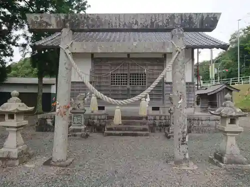 神明社の鳥居