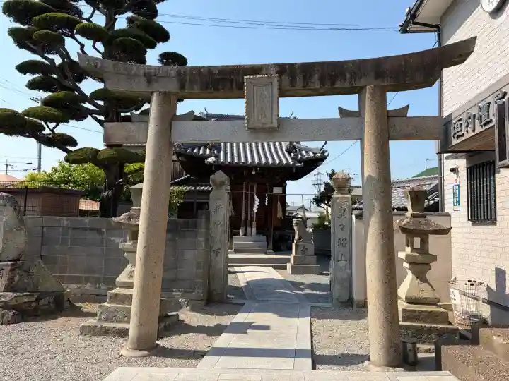 武大神社の{uncategorized: "未分類", other: "その他", undefined: "問題あり", building: "その他建物", grave: "お墓", sacred_gate: "鳥居", guardian: "狛犬", statue: "像", buddha: "仏像", history: "歴史", nature: "自然", garden: "庭園", animal: "動物", pagoda: "塔", temizu: "手水舎", mountain_gate: "山門・神門", sanctuary: "本殿・本堂", subordinate: "末社・摂社", art: "芸術", scenery: "景色", jizo: "地蔵", ema: "絵馬", goshuin: "御朱印", omikuji: "おみくじ", items: "授与品その他", amulet: "お守り", goshuincho: "御朱印帳", eats: "食事", festival: "お祭り", votive_dance: "神楽", shichigosan: "七五三参", wedding: "結婚式", experience: "体験その他", initially: "初詣", around: "周辺", anti_infection: "感染症対策"}