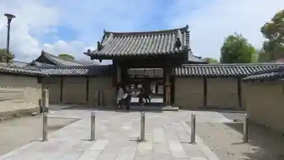 法隆寺の山門・神門