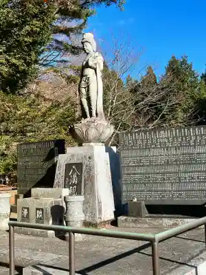 日輪寺の{uncategorized: "未分類", other: "その他", undefined: "問題あり", building: "その他建物", grave: "お墓", sacred_gate: "鳥居", guardian: "狛犬", statue: "像", buddha: "仏像", history: "歴史", nature: "自然", garden: "庭園", animal: "動物", pagoda: "塔", temizu: "手水舎", mountain_gate: "山門・神門", sanctuary: "本殿・本堂", subordinate: "末社・摂社", art: "芸術", scenery: "景色", jizo: "地蔵", ema: "絵馬", goshuin: "御朱印", omikuji: "おみくじ", items: "授与品その他", amulet: "お守り", goshuincho: "御朱印帳", eats: "食事", festival: "お祭り", votive_dance: "神楽", shichigosan: "七五三参", wedding: "結婚式", experience: "体験その他", initially: "初詣", around: "周辺", anti_infection: "感染症対策"}