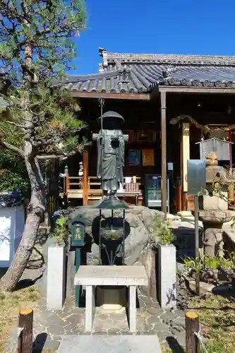 勝龍寺の像