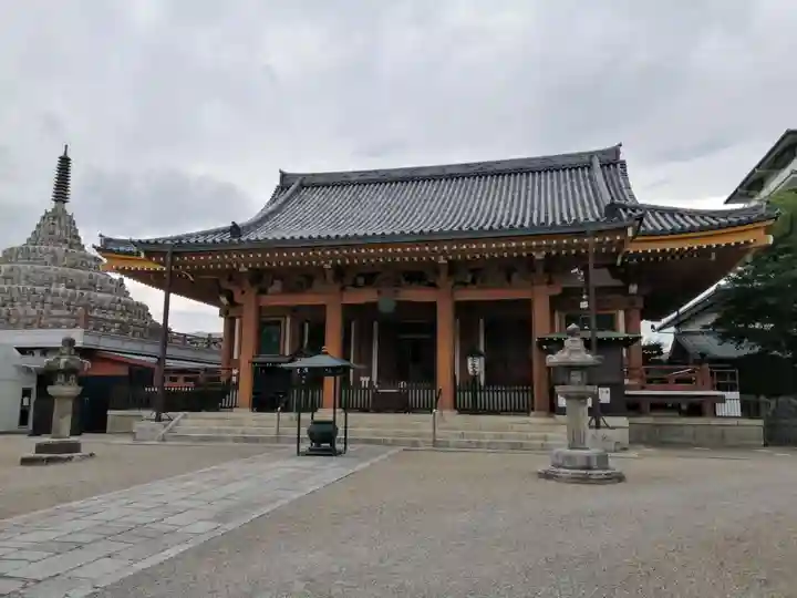 壬生寺の本殿・本堂