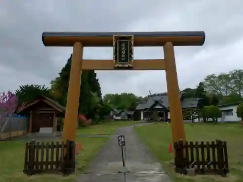 谷地頭神社の{uncategorized: "未分類", other: "その他", undefined: "問題あり", building: "その他建物", grave: "お墓", sacred_gate: "鳥居", guardian: "狛犬", statue: "像", buddha: "仏像", history: "歴史", nature: "自然", garden: "庭園", animal: "動物", pagoda: "塔", temizu: "手水舎", mountain_gate: "山門・神門", sanctuary: "本殿・本堂", subordinate: "末社・摂社", art: "芸術", scenery: "景色", jizo: "地蔵", ema: "絵馬", goshuin: "御朱印", omikuji: "おみくじ", items: "授与品その他", amulet: "お守り", goshuincho: "御朱印帳", eats: "食事", festival: "お祭り", votive_dance: "神楽", shichigosan: "七五三参", wedding: "結婚式", experience: "体験その他", initially: "初詣", around: "周辺", anti_infection: "感染症対策"}