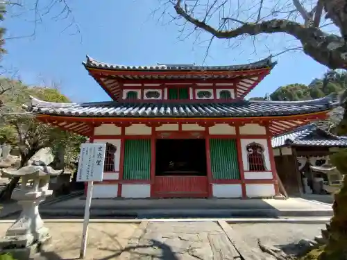 粉河寺の{uncategorized: "未分類", other: "その他", undefined: "問題あり", building: "その他建物", grave: "お墓", sacred_gate: "鳥居", guardian: "狛犬", statue: "像", buddha: "仏像", history: "歴史", nature: "自然", garden: "庭園", animal: "動物", pagoda: "塔", temizu: "手水舎", mountain_gate: "山門・神門", sanctuary: "本殿・本堂", subordinate: "末社・摂社", art: "芸術", scenery: "景色", jizo: "地蔵", ema: "絵馬", goshuin: "御朱印", omikuji: "おみくじ", items: "授与品その他", amulet: "お守り", goshuincho: "御朱印帳", eats: "食事", festival: "お祭り", votive_dance: "神楽", shichigosan: "七五三参", wedding: "結婚式", experience: "体験その他", initially: "初詣", around: "周辺", anti_infection: "感染症対策"}