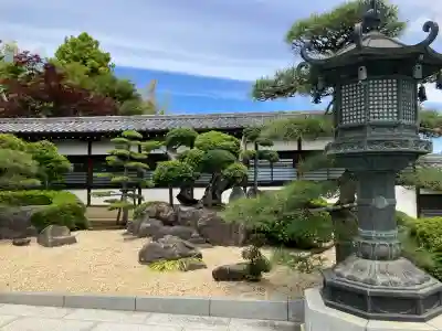 観音寺の{uncategorized: "未分類", other: "その他", undefined: "問題あり", building: "その他建物", grave: "お墓", sacred_gate: "鳥居", guardian: "狛犬", statue: "像", buddha: "仏像", history: "歴史", nature: "自然", garden: "庭園", animal: "動物", pagoda: "塔", temizu: "手水舎", mountain_gate: "山門・神門", sanctuary: "本殿・本堂", subordinate: "末社・摂社", art: "芸術", scenery: "景色", jizo: "地蔵", ema: "絵馬", goshuin: "御朱印", omikuji: "おみくじ", items: "授与品その他", amulet: "お守り", goshuincho: "御朱印帳", eats: "食事", festival: "お祭り", votive_dance: "神楽", shichigosan: "七五三参", wedding: "結婚式", experience: "体験その他", initially: "初詣", around: "周辺", anti_infection: "感染症対策"}