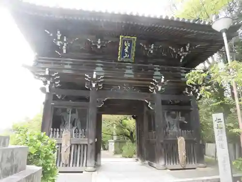 朝護孫子寺の山門