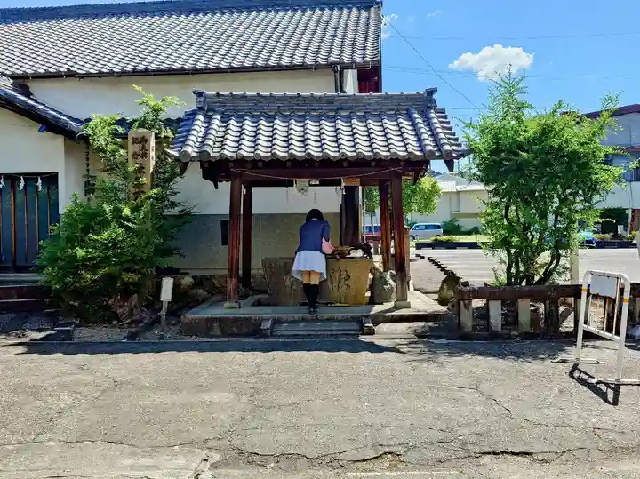 新羅神社の手水舎