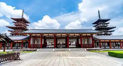 薬師寺の山門・神門