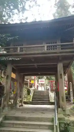 鷲子山上神社の山門・神門