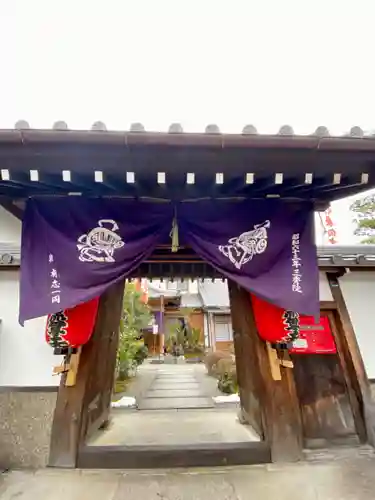 三秀院の山門・神門