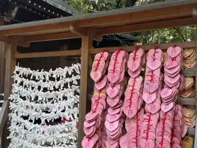 渋谷氷川神社の{uncategorized: "未分類", other: "その他", undefined: "問題あり", building: "その他建物", grave: "お墓", sacred_gate: "鳥居", guardian: "狛犬", statue: "像", buddha: "仏像", history: "歴史", nature: "自然", garden: "庭園", animal: "動物", pagoda: "塔", temizu: "手水舎", mountain_gate: "山門・神門", sanctuary: "本殿・本堂", subordinate: "末社・摂社", art: "芸術", scenery: "景色", jizo: "地蔵", ema: "絵馬", goshuin: "御朱印", omikuji: "おみくじ", items: "授与品その他", amulet: "お守り", goshuincho: "御朱印帳", eats: "食事", festival: "お祭り", votive_dance: "神楽", shichigosan: "七五三参", wedding: "結婚式", experience: "体験その他", initially: "初詣", around: "周辺", anti_infection: "感染症対策"}