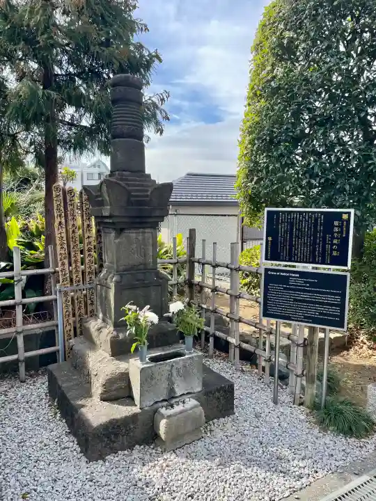 西念寺の{uncategorized: "未分類", other: "その他", undefined: "問題あり", building: "その他建物", grave: "お墓", sacred_gate: "鳥居", guardian: "狛犬", statue: "像", buddha: "仏像", history: "歴史", nature: "自然", garden: "庭園", animal: "動物", pagoda: "塔", temizu: "手水舎", mountain_gate: "山門・神門", sanctuary: "本殿・本堂", subordinate: "末社・摂社", art: "芸術", scenery: "景色", jizo: "地蔵", ema: "絵馬", goshuin: "御朱印", omikuji: "おみくじ", items: "授与品その他", amulet: "お守り", goshuincho: "御朱印帳", eats: "食事", festival: "お祭り", votive_dance: "神楽", shichigosan: "七五三参", wedding: "結婚式", experience: "体験その他", initially: "初詣", around: "周辺", anti_infection: "感染症対策"}