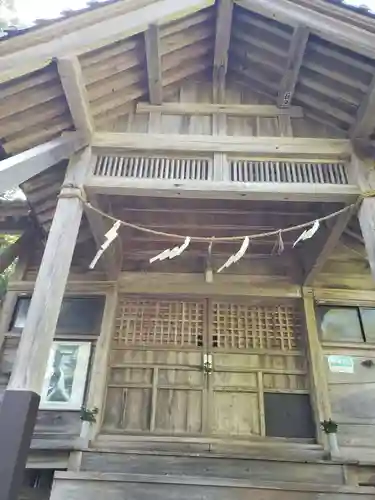 白山神社の本殿