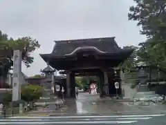 豊川閣　妙厳寺の山門