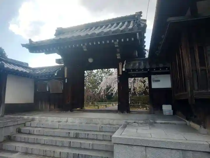 上品蓮台寺の山門・神門