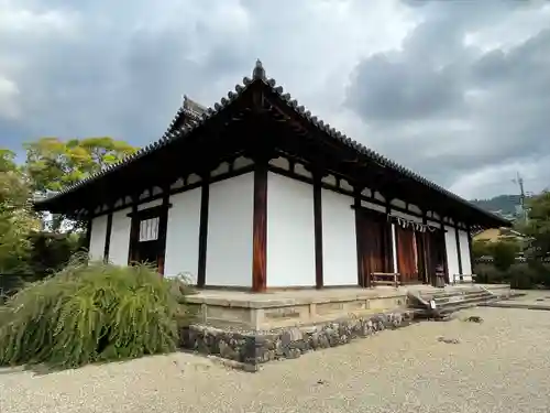 新薬師寺の本殿・本堂