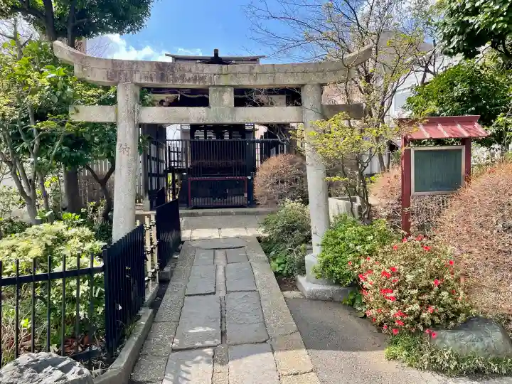 白山神社の{uncategorized: "未分類", other: "その他", undefined: "問題あり", building: "その他建物", grave: "お墓", sacred_gate: "鳥居", guardian: "狛犬", statue: "像", buddha: "仏像", history: "歴史", nature: "自然", garden: "庭園", animal: "動物", pagoda: "塔", temizu: "手水舎", mountain_gate: "山門・神門", sanctuary: "本殿・本堂", subordinate: "末社・摂社", art: "芸術", scenery: "景色", jizo: "地蔵", ema: "絵馬", goshuin: "御朱印", omikuji: "おみくじ", items: "授与品その他", amulet: "お守り", goshuincho: "御朱印帳", eats: "食事", festival: "お祭り", votive_dance: "神楽", shichigosan: "七五三参", wedding: "結婚式", experience: "体験その他", initially: "初詣", around: "周辺", anti_infection: "感染症対策"}