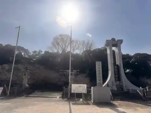 高知県護国神社の{uncategorized: "未分類", other: "その他", undefined: "問題あり", building: "その他建物", grave: "お墓", sacred_gate: "鳥居", guardian: "狛犬", statue: "像", buddha: "仏像", history: "歴史", nature: "自然", garden: "庭園", animal: "動物", pagoda: "塔", temizu: "手水舎", mountain_gate: "山門・神門", sanctuary: "本殿・本堂", subordinate: "末社・摂社", art: "芸術", scenery: "景色", jizo: "地蔵", ema: "絵馬", goshuin: "御朱印", omikuji: "おみくじ", items: "授与品その他", amulet: "お守り", goshuincho: "御朱印帳", eats: "食事", festival: "お祭り", votive_dance: "神楽", shichigosan: "七五三参", wedding: "結婚式", experience: "体験その他", initially: "初詣", around: "周辺", anti_infection: "感染症対策"}