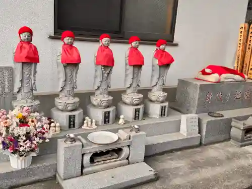 自性院の{uncategorized: "未分類", other: "その他", undefined: "問題あり", building: "その他建物", grave: "お墓", sacred_gate: "鳥居", guardian: "狛犬", statue: "像", buddha: "仏像", history: "歴史", nature: "自然", garden: "庭園", animal: "動物", pagoda: "塔", temizu: "手水舎", mountain_gate: "山門・神門", sanctuary: "本殿・本堂", subordinate: "末社・摂社", art: "芸術", scenery: "景色", jizo: "地蔵", ema: "絵馬", goshuin: "御朱印", omikuji: "おみくじ", items: "授与品その他", amulet: "お守り", goshuincho: "御朱印帳", eats: "食事", festival: "お祭り", votive_dance: "神楽", shichigosan: "七五三参", wedding: "結婚式", experience: "体験その他", initially: "初詣", around: "周辺", anti_infection: "感染症対策"}