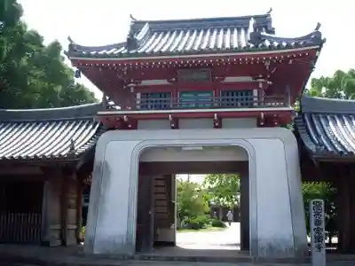温泉山 安楽寺(四国霊場第六番札所)の山門・神門