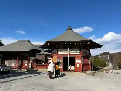 明智寺の{uncategorized: "未分類", other: "その他", undefined: "問題あり", building: "その他建物", grave: "お墓", sacred_gate: "鳥居", guardian: "狛犬", statue: "像", buddha: "仏像", history: "歴史", nature: "自然", garden: "庭園", animal: "動物", pagoda: "塔", temizu: "手水舎", mountain_gate: "山門・神門", sanctuary: "本殿・本堂", subordinate: "末社・摂社", art: "芸術", scenery: "景色", jizo: "地蔵", ema: "絵馬", goshuin: "御朱印", omikuji: "おみくじ", items: "授与品その他", amulet: "お守り", goshuincho: "御朱印帳", eats: "食事", festival: "お祭り", votive_dance: "神楽", shichigosan: "七五三参", wedding: "結婚式", experience: "体験その他", initially: "初詣", around: "周辺", anti_infection: "感染症対策"}