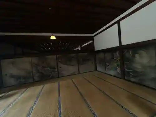 建仁寺（建仁禅寺）の{uncategorized: "未分類", other: "その他", undefined: "問題あり", building: "その他建物", grave: "お墓", sacred_gate: "鳥居", guardian: "狛犬", statue: "像", buddha: "仏像", history: "歴史", nature: "自然", garden: "庭園", animal: "動物", pagoda: "塔", temizu: "手水舎", mountain_gate: "山門・神門", sanctuary: "本殿・本堂", subordinate: "末社・摂社", art: "芸術", scenery: "景色", jizo: "地蔵", ema: "絵馬", goshuin: "御朱印", omikuji: "おみくじ", items: "授与品その他", amulet: "お守り", goshuincho: "御朱印帳", eats: "食事", festival: "お祭り", votive_dance: "神楽", shichigosan: "七五三参", wedding: "結婚式", experience: "体験その他", initially: "初詣", around: "周辺", anti_infection: "感染症対策"}