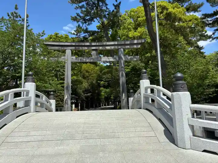寒川神社の{uncategorized: "未分類", other: "その他", undefined: "問題あり", building: "その他建物", grave: "お墓", sacred_gate: "鳥居", guardian: "狛犬", statue: "像", buddha: "仏像", history: "歴史", nature: "自然", garden: "庭園", animal: "動物", pagoda: "塔", temizu: "手水舎", mountain_gate: "山門・神門", sanctuary: "本殿・本堂", subordinate: "末社・摂社", art: "芸術", scenery: "景色", jizo: "地蔵", ema: "絵馬", goshuin: "御朱印", omikuji: "おみくじ", items: "授与品その他", amulet: "お守り", goshuincho: "御朱印帳", eats: "食事", festival: "お祭り", votive_dance: "神楽", shichigosan: "七五三参", wedding: "結婚式", experience: "体験その他", initially: "初詣", around: "周辺", anti_infection: "感染症対策"}