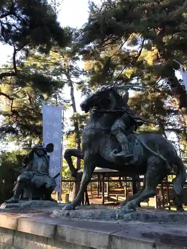 川中島古戦場八幡社の像