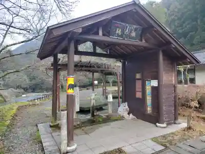 白石神社（若狭彦神社境外末社）の{uncategorized: "未分類", other: "その他", undefined: "問題あり", building: "その他建物", grave: "お墓", sacred_gate: "鳥居", guardian: "狛犬", statue: "像", buddha: "仏像", history: "歴史", nature: "自然", garden: "庭園", animal: "動物", pagoda: "塔", temizu: "手水舎", mountain_gate: "山門・神門", sanctuary: "本殿・本堂", subordinate: "末社・摂社", art: "芸術", scenery: "景色", jizo: "地蔵", ema: "絵馬", goshuin: "御朱印", omikuji: "おみくじ", items: "授与品その他", amulet: "お守り", goshuincho: "御朱印帳", eats: "食事", festival: "お祭り", votive_dance: "神楽", shichigosan: "七五三参", wedding: "結婚式", experience: "体験その他", initially: "初詣", around: "周辺", anti_infection: "感染症対策"}