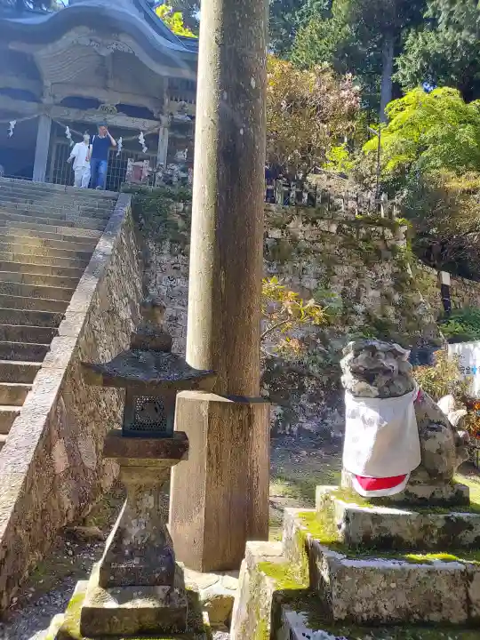 玉置神社の{uncategorized: "未分類", other: "その他", undefined: "問題あり", building: "その他建物", grave: "お墓", sacred_gate: "鳥居", guardian: "狛犬", statue: "像", buddha: "仏像", history: "歴史", nature: "自然", garden: "庭園", animal: "動物", pagoda: "塔", temizu: "手水舎", mountain_gate: "山門・神門", sanctuary: "本殿・本堂", subordinate: "末社・摂社", art: "芸術", scenery: "景色", jizo: "地蔵", ema: "絵馬", goshuin: "御朱印", omikuji: "おみくじ", items: "授与品その他", amulet: "お守り", goshuincho: "御朱印帳", eats: "食事", festival: "お祭り", votive_dance: "神楽", shichigosan: "七五三参", wedding: "結婚式", experience: "体験その他", initially: "初詣", around: "周辺", anti_infection: "感染症対策"}