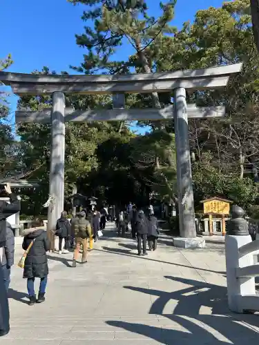 寒川神社の{uncategorized: "未分類", other: "その他", undefined: "問題あり", building: "その他建物", grave: "お墓", sacred_gate: "鳥居", guardian: "狛犬", statue: "像", buddha: "仏像", history: "歴史", nature: "自然", garden: "庭園", animal: "動物", pagoda: "塔", temizu: "手水舎", mountain_gate: "山門・神門", sanctuary: "本殿・本堂", subordinate: "末社・摂社", art: "芸術", scenery: "景色", jizo: "地蔵", ema: "絵馬", goshuin: "御朱印", omikuji: "おみくじ", items: "授与品その他", amulet: "お守り", goshuincho: "御朱印帳", eats: "食事", festival: "お祭り", votive_dance: "神楽", shichigosan: "七五三参", wedding: "結婚式", experience: "体験その他", initially: "初詣", around: "周辺", anti_infection: "感染症対策"}