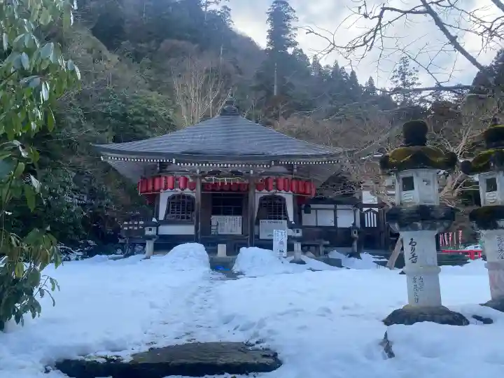 瑠璃寺の{uncategorized: "未分類", other: "その他", undefined: "問題あり", building: "その他建物", grave: "お墓", sacred_gate: "鳥居", guardian: "狛犬", statue: "像", buddha: "仏像", history: "歴史", nature: "自然", garden: "庭園", animal: "動物", pagoda: "塔", temizu: "手水舎", mountain_gate: "山門・神門", sanctuary: "本殿・本堂", subordinate: "末社・摂社", art: "芸術", scenery: "景色", jizo: "地蔵", ema: "絵馬", goshuin: "御朱印", omikuji: "おみくじ", items: "授与品その他", amulet: "お守り", goshuincho: "御朱印帳", eats: "食事", festival: "お祭り", votive_dance: "神楽", shichigosan: "七五三参", wedding: "結婚式", experience: "体験その他", initially: "初詣", around: "周辺", anti_infection: "感染症対策"}