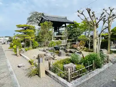 慈眼寺の{uncategorized: "未分類", other: "その他", undefined: "問題あり", building: "その他建物", grave: "お墓", sacred_gate: "鳥居", guardian: "狛犬", statue: "像", buddha: "仏像", history: "歴史", nature: "自然", garden: "庭園", animal: "動物", pagoda: "塔", temizu: "手水舎", mountain_gate: "山門・神門", sanctuary: "本殿・本堂", subordinate: "末社・摂社", art: "芸術", scenery: "景色", jizo: "地蔵", ema: "絵馬", goshuin: "御朱印", omikuji: "おみくじ", items: "授与品その他", amulet: "お守り", goshuincho: "御朱印帳", eats: "食事", festival: "お祭り", votive_dance: "神楽", shichigosan: "七五三参", wedding: "結婚式", experience: "体験その他", initially: "初詣", around: "周辺", anti_infection: "感染症対策"}