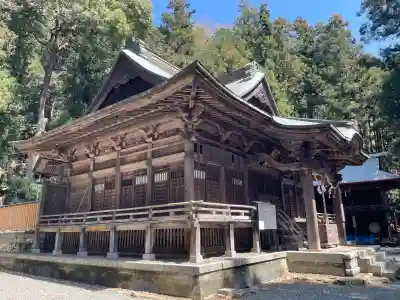 與瀬神社（与瀬神社）の{uncategorized: "未分類", other: "その他", undefined: "問題あり", building: "その他建物", grave: "お墓", sacred_gate: "鳥居", guardian: "狛犬", statue: "像", buddha: "仏像", history: "歴史", nature: "自然", garden: "庭園", animal: "動物", pagoda: "塔", temizu: "手水舎", mountain_gate: "山門・神門", sanctuary: "本殿・本堂", subordinate: "末社・摂社", art: "芸術", scenery: "景色", jizo: "地蔵", ema: "絵馬", goshuin: "御朱印", omikuji: "おみくじ", items: "授与品その他", amulet: "お守り", goshuincho: "御朱印帳", eats: "食事", festival: "お祭り", votive_dance: "神楽", shichigosan: "七五三参", wedding: "結婚式", experience: "体験その他", initially: "初詣", around: "周辺", anti_infection: "感染症対策"}