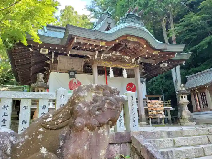 湯泉神社の狛犬