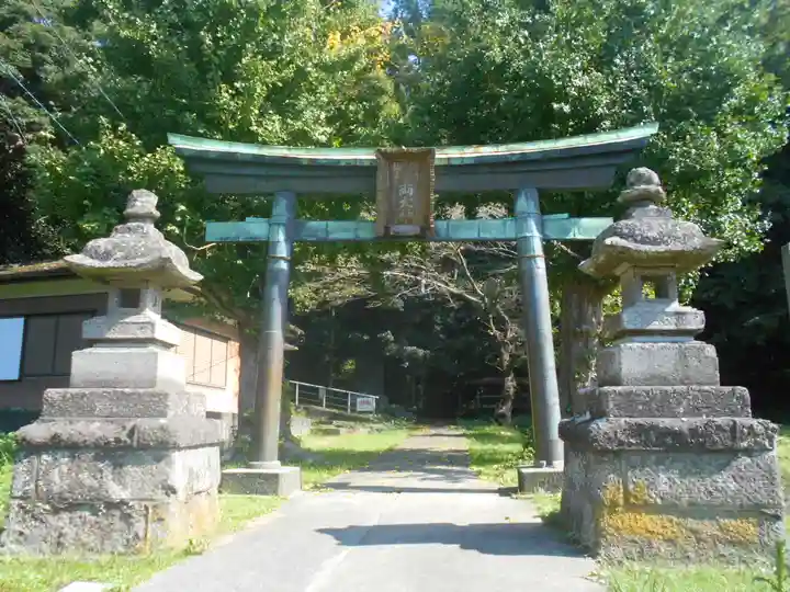 諏訪神社の鳥居