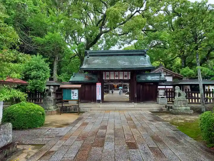 玉祖神社の山門・神門