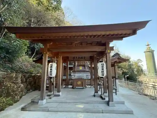 岐阜東照宮の{uncategorized: "未分類", other: "その他", undefined: "問題あり", building: "その他建物", grave: "お墓", sacred_gate: "鳥居", guardian: "狛犬", statue: "像", buddha: "仏像", history: "歴史", nature: "自然", garden: "庭園", animal: "動物", pagoda: "塔", temizu: "手水舎", mountain_gate: "山門・神門", sanctuary: "本殿・本堂", subordinate: "末社・摂社", art: "芸術", scenery: "景色", jizo: "地蔵", ema: "絵馬", goshuin: "御朱印", omikuji: "おみくじ", items: "授与品その他", amulet: "お守り", goshuincho: "御朱印帳", eats: "食事", festival: "お祭り", votive_dance: "神楽", shichigosan: "七五三参", wedding: "結婚式", experience: "体験その他", initially: "初詣", around: "周辺", anti_infection: "感染症対策"}