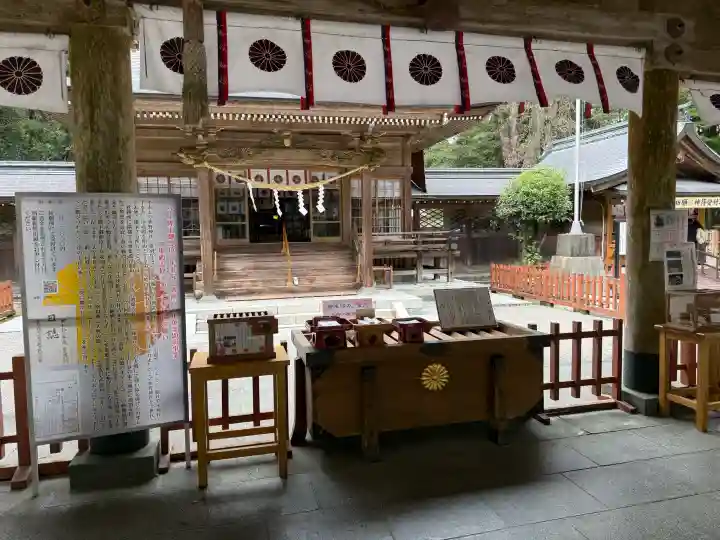 狭野神社の{uncategorized: "未分類", other: "その他", undefined: "問題あり", building: "その他建物", grave: "お墓", sacred_gate: "鳥居", guardian: "狛犬", statue: "像", buddha: "仏像", history: "歴史", nature: "自然", garden: "庭園", animal: "動物", pagoda: "塔", temizu: "手水舎", mountain_gate: "山門・神門", sanctuary: "本殿・本堂", subordinate: "末社・摂社", art: "芸術", scenery: "景色", jizo: "地蔵", ema: "絵馬", goshuin: "御朱印", omikuji: "おみくじ", items: "授与品その他", amulet: "お守り", goshuincho: "御朱印帳", eats: "食事", festival: "お祭り", votive_dance: "神楽", shichigosan: "七五三参", wedding: "結婚式", experience: "体験その他", initially: "初詣", around: "周辺", anti_infection: "感染症対策"}