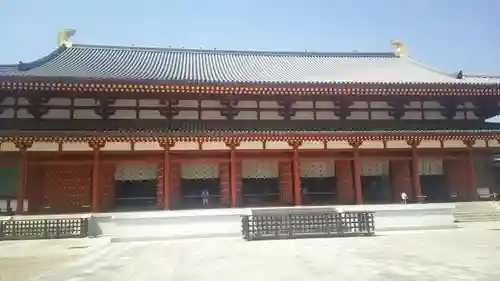 薬師寺の本殿・本堂