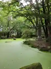 帯廣神社の庭園