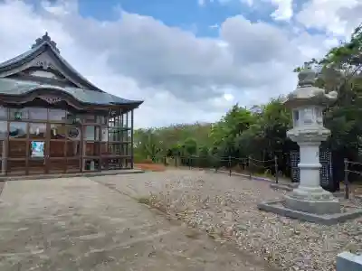 鰀目嶽神社の{uncategorized: "未分類", other: "その他", undefined: "問題あり", building: "その他建物", grave: "お墓", sacred_gate: "鳥居", guardian: "狛犬", statue: "像", buddha: "仏像", history: "歴史", nature: "自然", garden: "庭園", animal: "動物", pagoda: "塔", temizu: "手水舎", mountain_gate: "山門・神門", sanctuary: "本殿・本堂", subordinate: "末社・摂社", art: "芸術", scenery: "景色", jizo: "地蔵", ema: "絵馬", goshuin: "御朱印", omikuji: "おみくじ", items: "授与品その他", amulet: "お守り", goshuincho: "御朱印帳", eats: "食事", festival: "お祭り", votive_dance: "神楽", shichigosan: "七五三参", wedding: "結婚式", experience: "体験その他", initially: "初詣", around: "周辺", anti_infection: "感染症対策"}