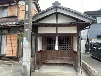地蔵堂 (延命地蔵大菩薩)の{uncategorized: "未分類", other: "その他", undefined: "問題あり", building: "その他建物", grave: "お墓", sacred_gate: "鳥居", guardian: "狛犬", statue: "像", buddha: "仏像", history: "歴史", nature: "自然", garden: "庭園", animal: "動物", pagoda: "塔", temizu: "手水舎", mountain_gate: "山門・神門", sanctuary: "本殿・本堂", subordinate: "末社・摂社", art: "芸術", scenery: "景色", jizo: "地蔵", ema: "絵馬", goshuin: "御朱印", omikuji: "おみくじ", items: "授与品その他", amulet: "お守り", goshuincho: "御朱印帳", eats: "食事", festival: "お祭り", votive_dance: "神楽", shichigosan: "七五三参", wedding: "結婚式", experience: "体験その他", initially: "初詣", around: "周辺", anti_infection: "感染症対策"}