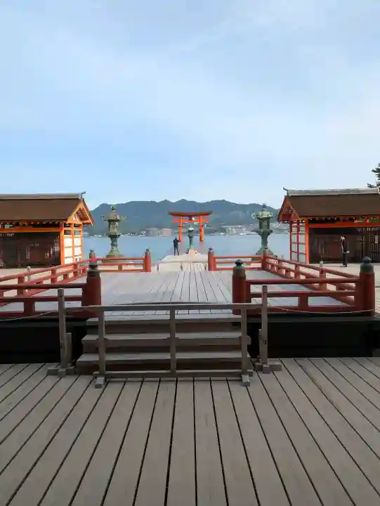 厳島神社の{uncategorized: "未分類", other: "その他", undefined: "問題あり", building: "その他建物", grave: "お墓", sacred_gate: "鳥居", guardian: "狛犬", statue: "像", buddha: "仏像", history: "歴史", nature: "自然", garden: "庭園", animal: "動物", pagoda: "塔", temizu: "手水舎", mountain_gate: "山門・神門", sanctuary: "本殿・本堂", subordinate: "末社・摂社", art: "芸術", scenery: "景色", jizo: "地蔵", ema: "絵馬", goshuin: "御朱印", omikuji: "おみくじ", items: "授与品その他", amulet: "お守り", goshuincho: "御朱印帳", eats: "食事", festival: "お祭り", votive_dance: "神楽", shichigosan: "七五三参", wedding: "結婚式", experience: "体験その他", initially: "初詣", around: "周辺", anti_infection: "感染症対策"}