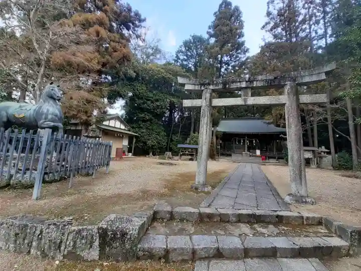 矢田坐久志玉比古神社の{uncategorized: "未分類", other: "その他", undefined: "問題あり", building: "その他建物", grave: "お墓", sacred_gate: "鳥居", guardian: "狛犬", statue: "像", buddha: "仏像", history: "歴史", nature: "自然", garden: "庭園", animal: "動物", pagoda: "塔", temizu: "手水舎", mountain_gate: "山門・神門", sanctuary: "本殿・本堂", subordinate: "末社・摂社", art: "芸術", scenery: "景色", jizo: "地蔵", ema: "絵馬", goshuin: "御朱印", omikuji: "おみくじ", items: "授与品その他", amulet: "お守り", goshuincho: "御朱印帳", eats: "食事", festival: "お祭り", votive_dance: "神楽", shichigosan: "七五三参", wedding: "結婚式", experience: "体験その他", initially: "初詣", around: "周辺", anti_infection: "感染症対策"}