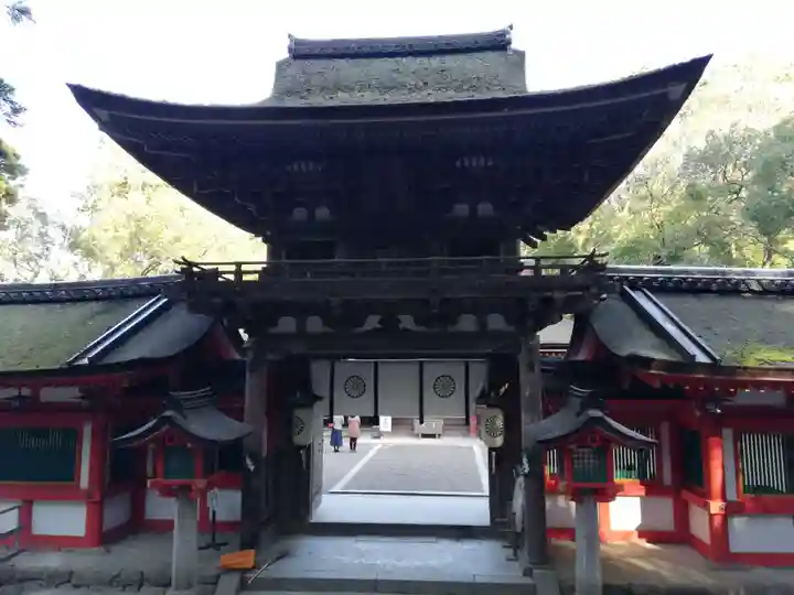 石上神宮の山門・神門