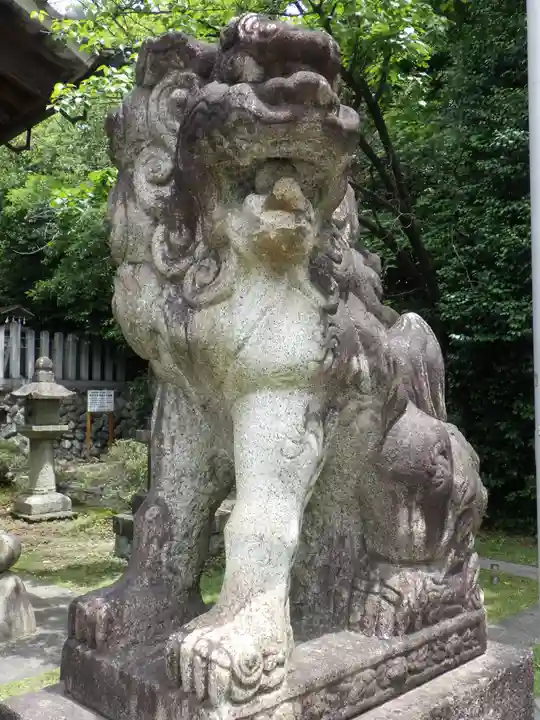 八柱神社(荒尾)の狛犬